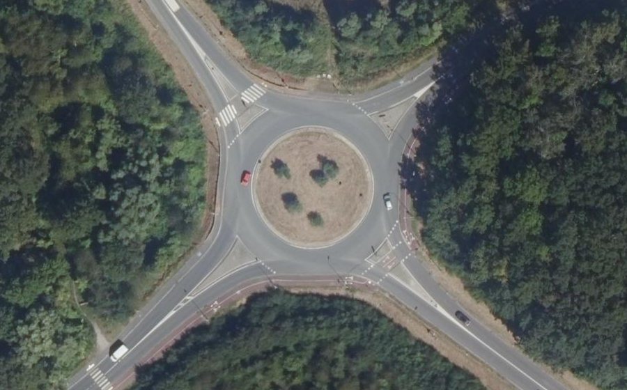 Vue aérienne du Rond-point anonyme n°512363120
