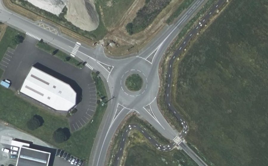 Vue aérienne du Rond-point anonyme n°512616895
