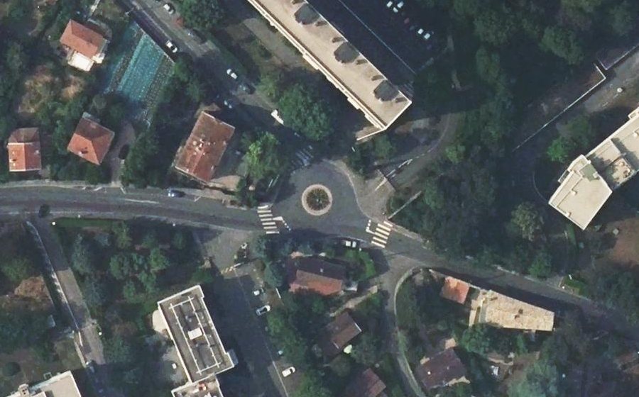 Vue aérienne du Rond-point anonyme n°51261919