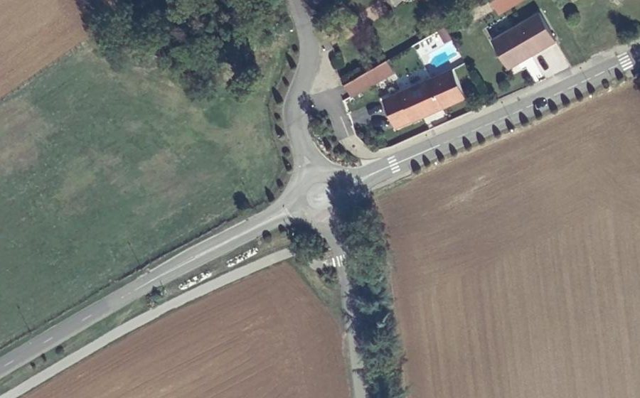 Vue aérienne du Rond-point anonyme n°51267150