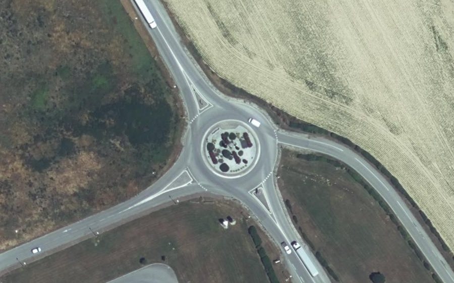Vue aérienne du Rond-point anonyme n°51270286