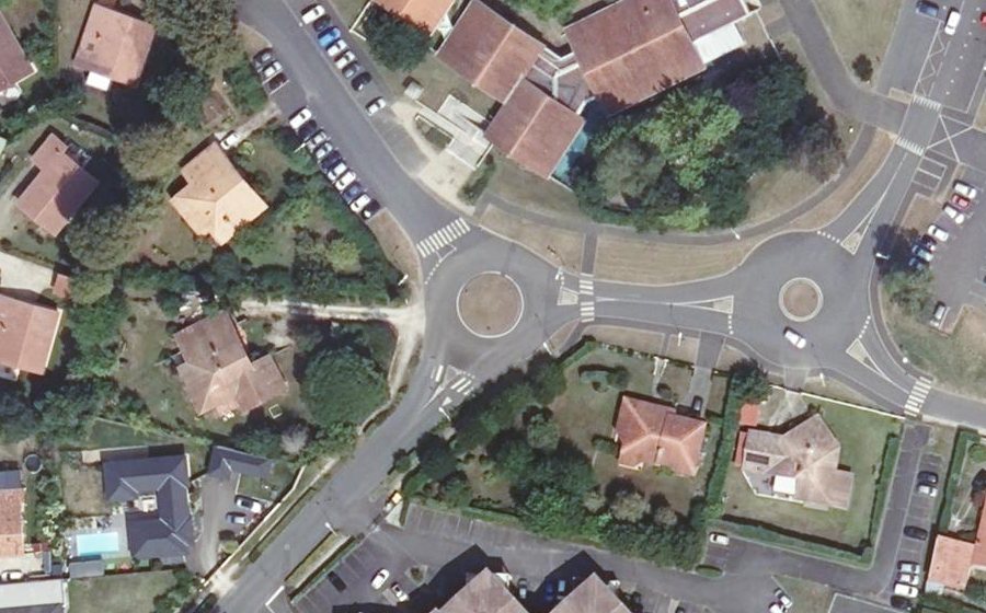 Vue aérienne du Rond-point anonyme n°51272176