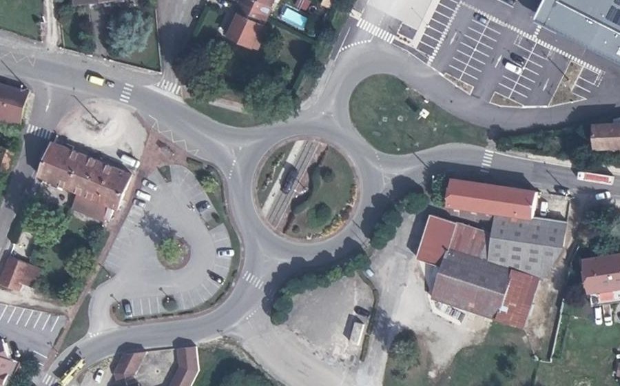 Vue aérienne du Rond-point anonyme n°513025246