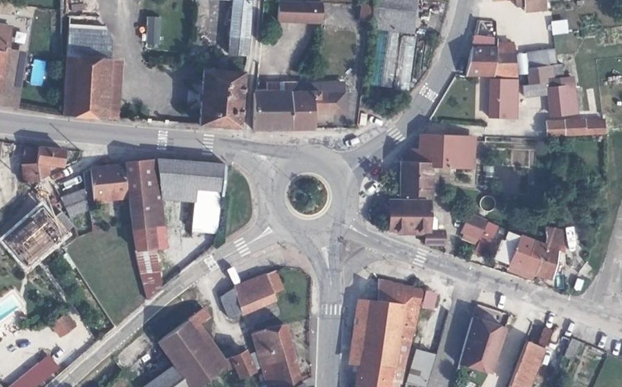 Vue aérienne du Rond-point anonyme n°513025247