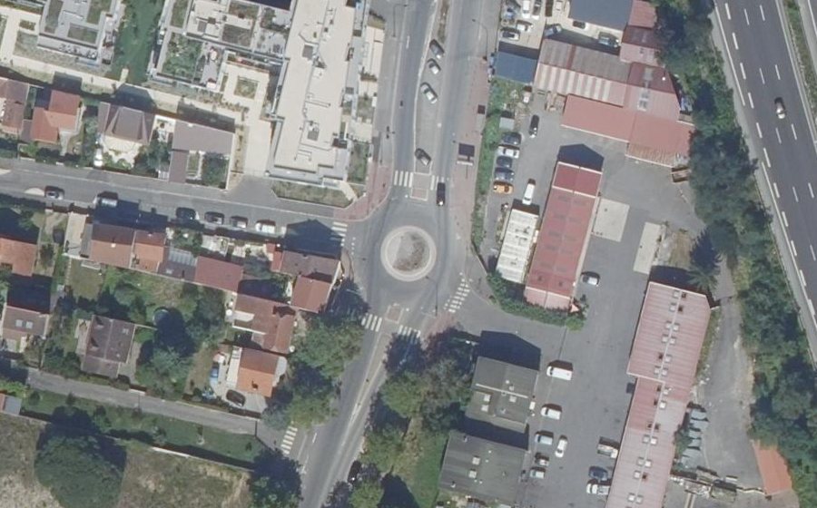 Vue aérienne du Rond-point anonyme n°513061752