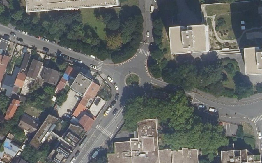 Vue aérienne du Rond-point anonyme n°513092784