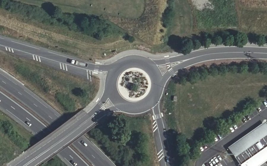 Vue aérienne du Rond-point anonyme n°513112561