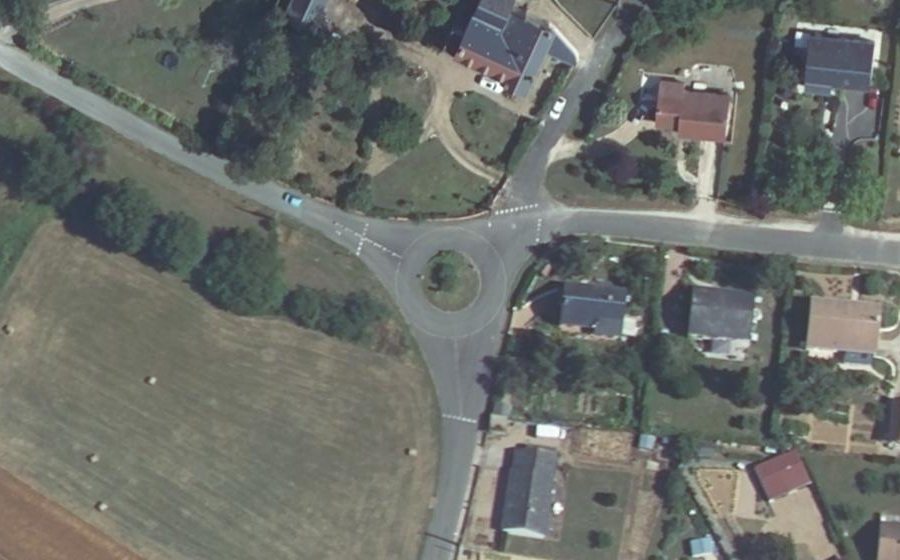 Vue aérienne du Rond-point anonyme n°51312192