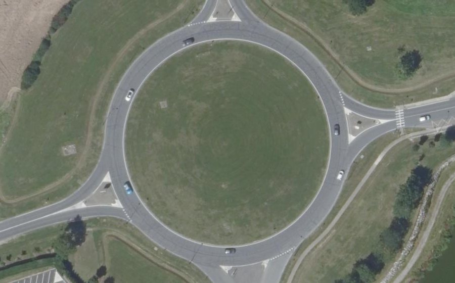 Vue aérienne du Rond-point anonyme n°513158591