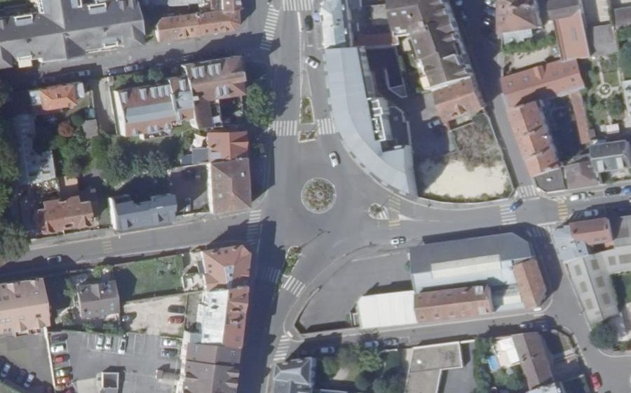 Vue aérienne du Rond-point anonyme n°513349289