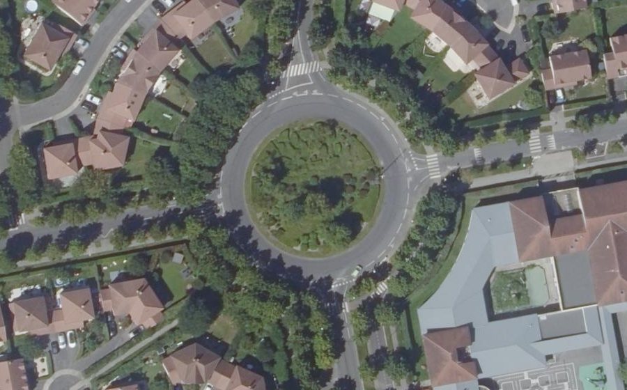 Vue aérienne du Rond-point anonyme n°513362936