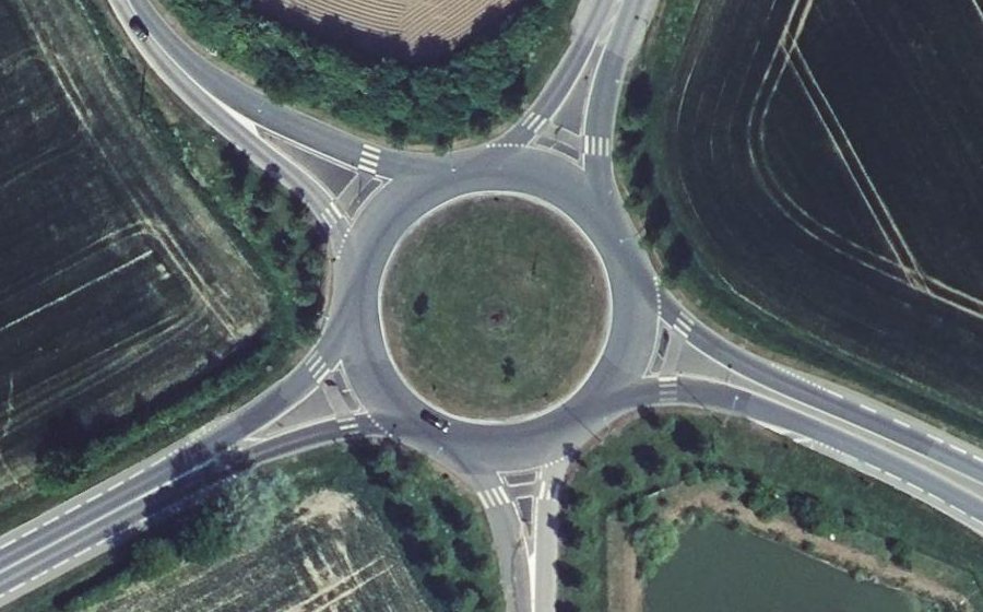 Vue aérienne du Rond-point anonyme n°51338210