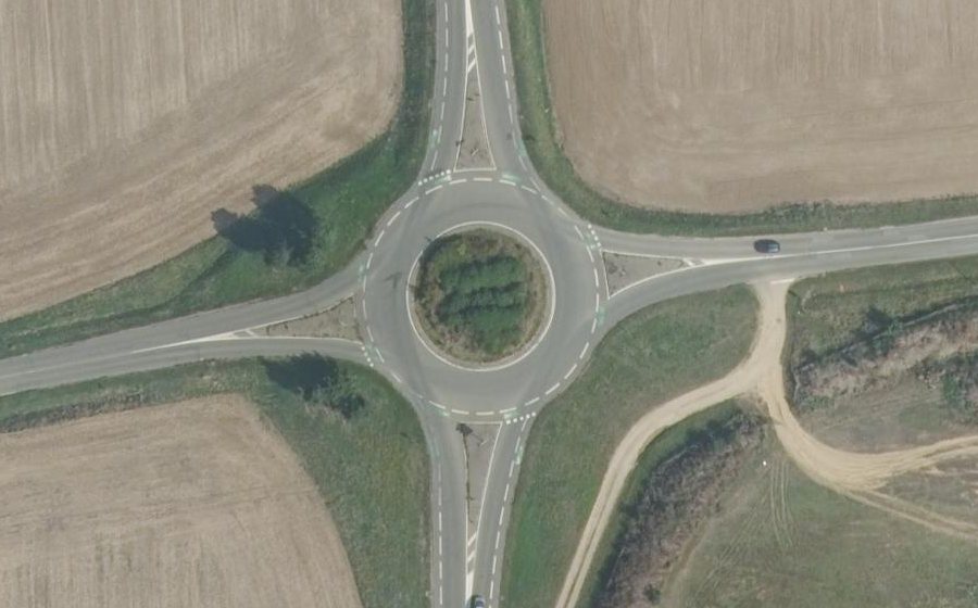 Vue aérienne du Rond-point anonyme n°51345218