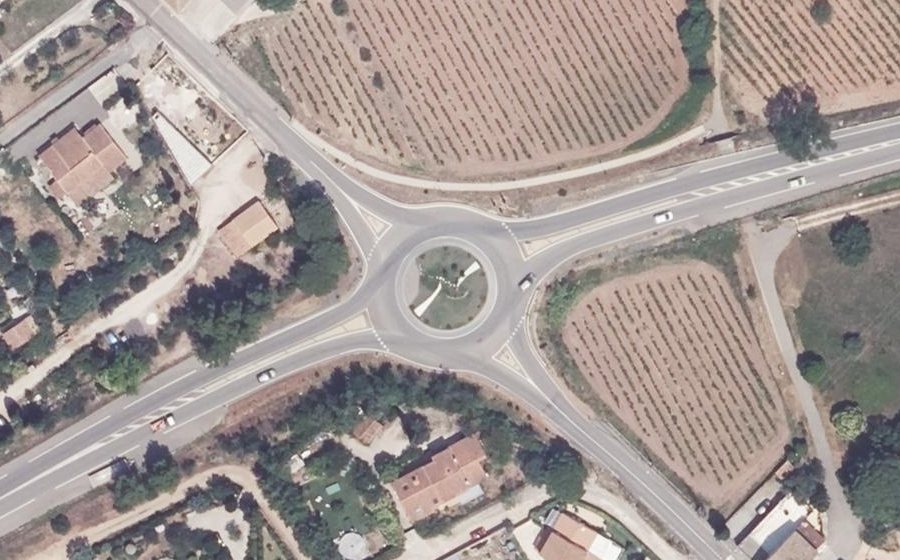 Vue aérienne du Rond-point anonyme n°513578195