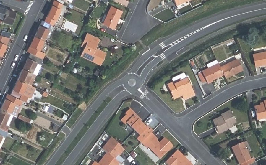 Vue aérienne du Rond-point anonyme n°513782085