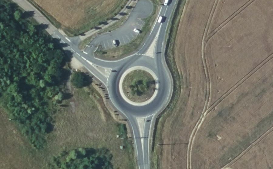 Vue aérienne du Rond-point anonyme n°513862873