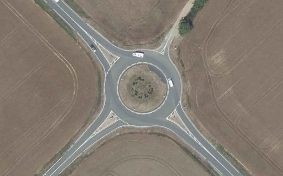 Vue aérienne du Rond-point anonyme n°513890610