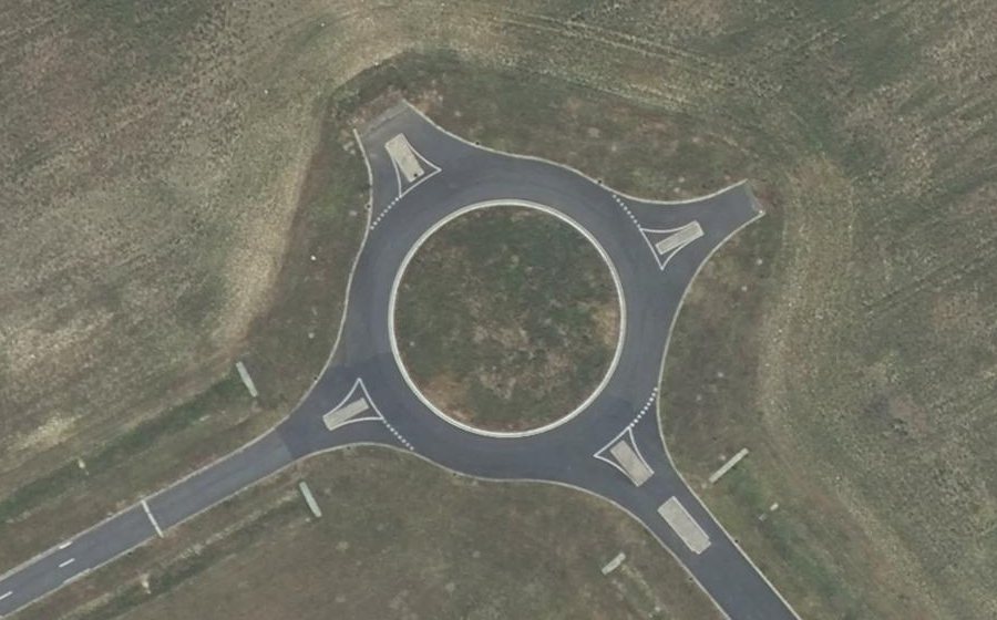Vue aérienne du Rond-point anonyme n°513909615