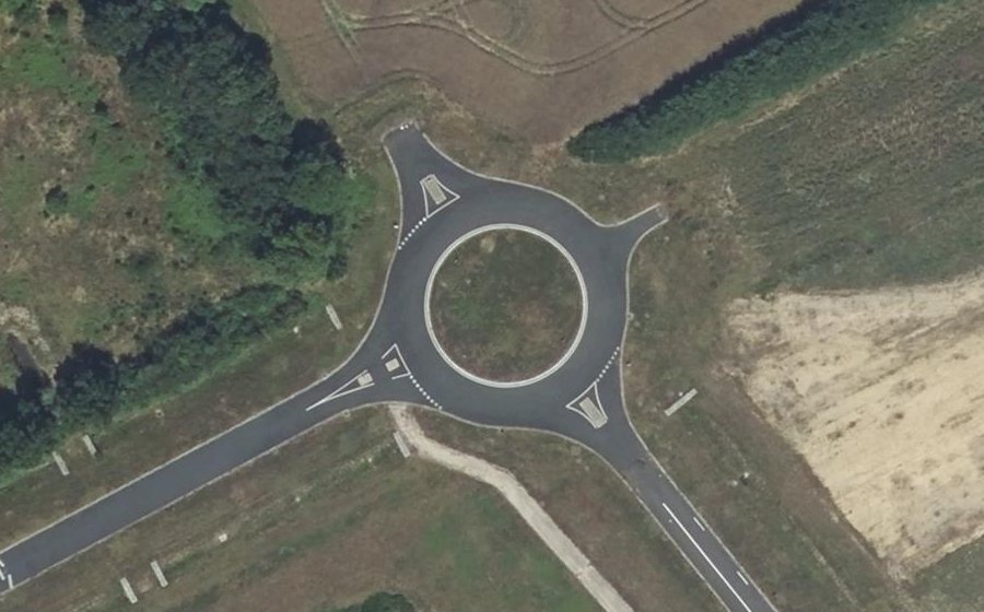 Vue aérienne du Rond-point anonyme n°513909618