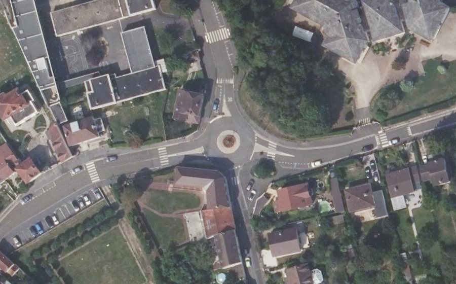 Vue aérienne du Rond-point anonyme n°51397401