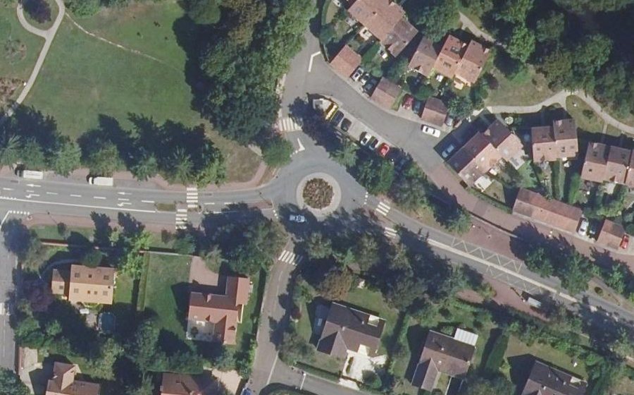 Vue aérienne du Rond-point anonyme n°51423163