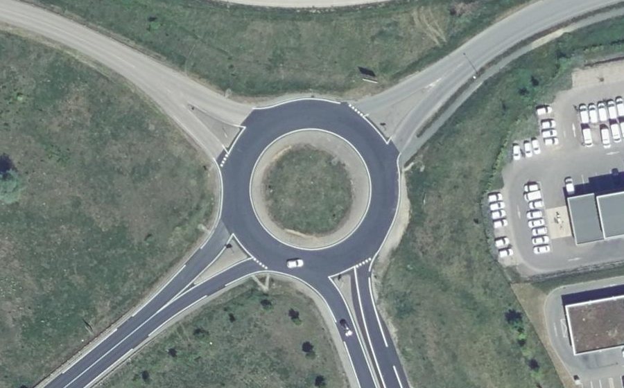 Vue aérienne du Rond-point anonyme n°51428406