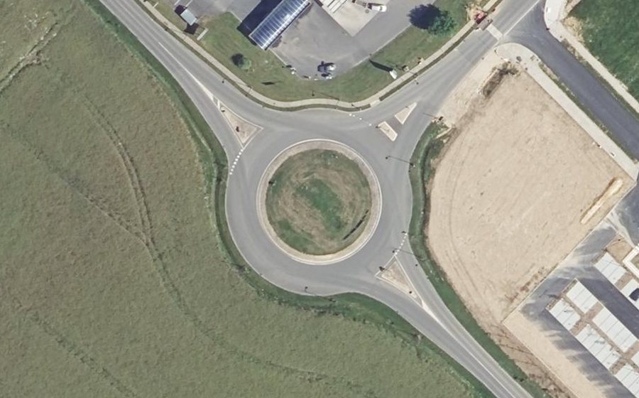 Vue aérienne du Rond-point anonyme n°514393221