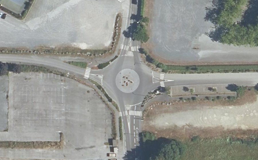Vue aérienne du Rond-point anonyme n°514399158