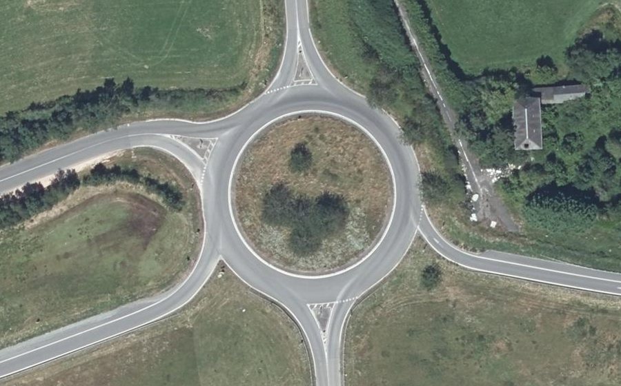Vue aérienne du Rond-point anonyme n°51445889