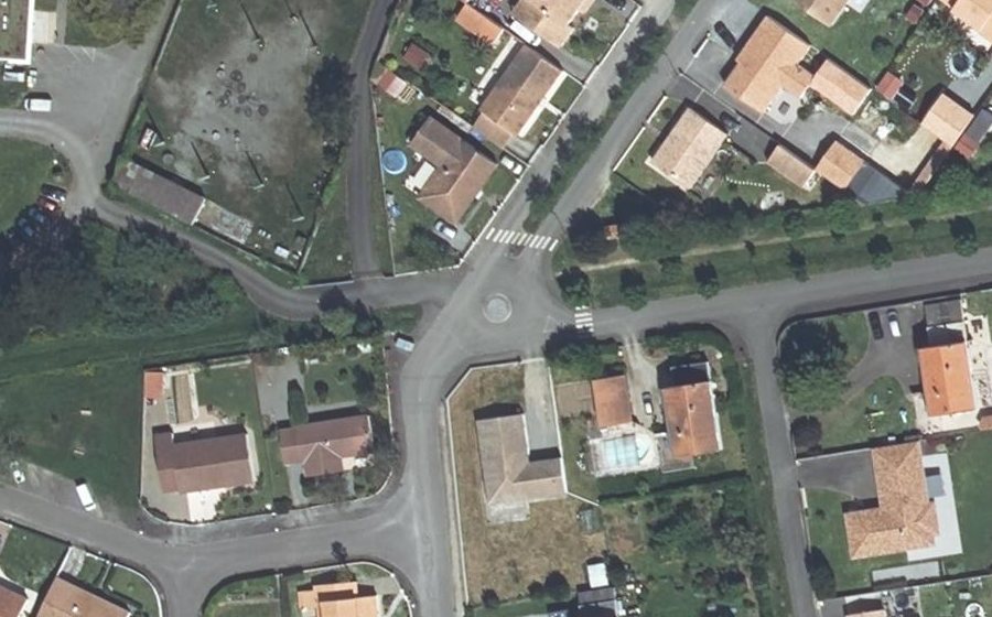 Vue aérienne du Rond-point anonyme n°514532472