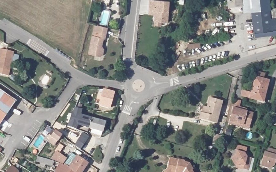 Vue aérienne du Rond-point anonyme n°514762330
