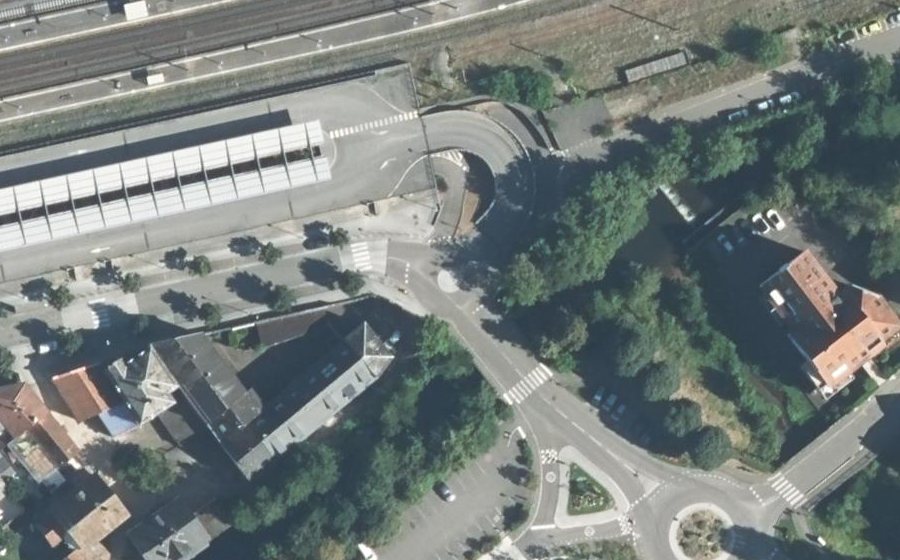 Vue aérienne du Rond-point anonyme n°514895212