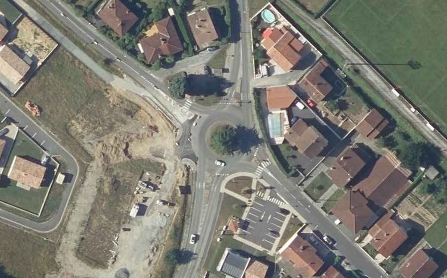 Vue aérienne du Rond-point anonyme n°51504529