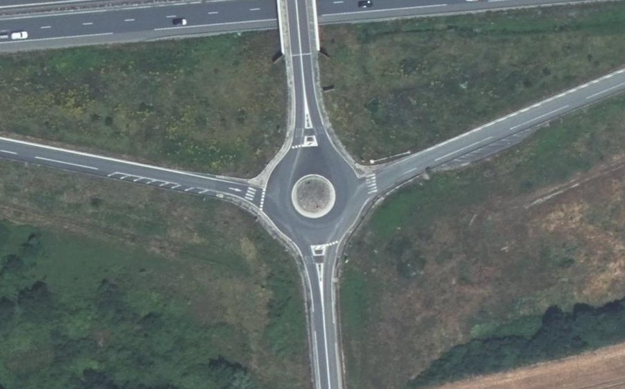 Vue aérienne du Rond-point anonyme n°51510670