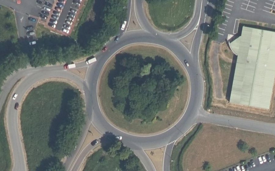 Vue aérienne du Rond-point anonyme n°51517850