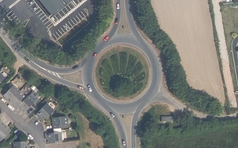 Vue aérienne du Rond-point anonyme n°51517853