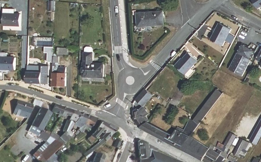Vue aérienne du Rond-point anonyme n°515185385
