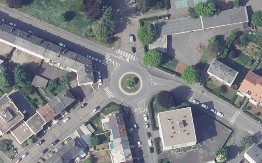 Vue aérienne du Rond-point anonyme n°515197550