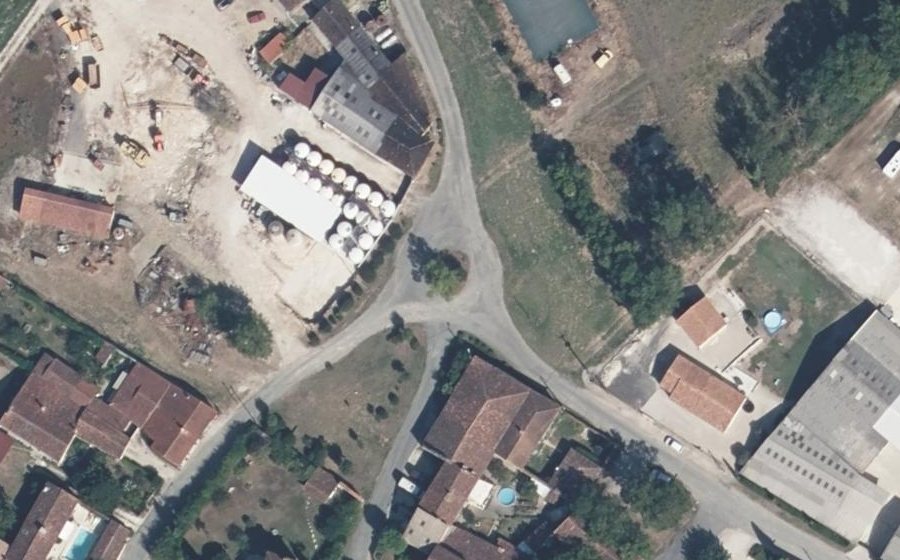 Vue aérienne du Rond-point anonyme n°51524485