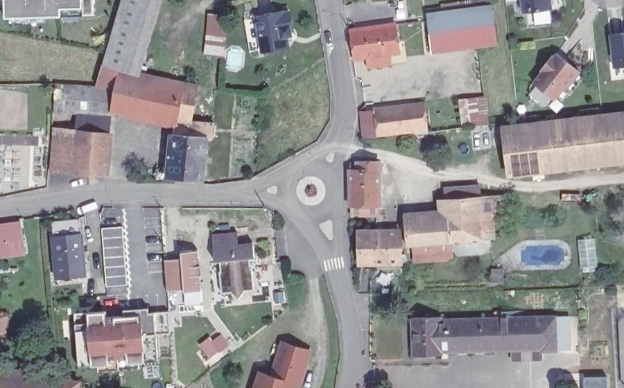 Vue aérienne du Rond-point anonyme n°51529089