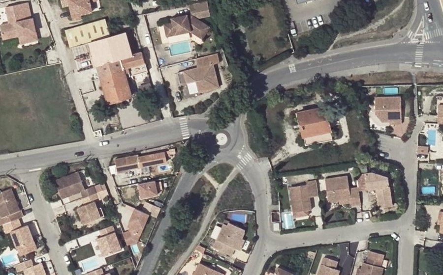 Vue aérienne du Rond-point anonyme n°515465798