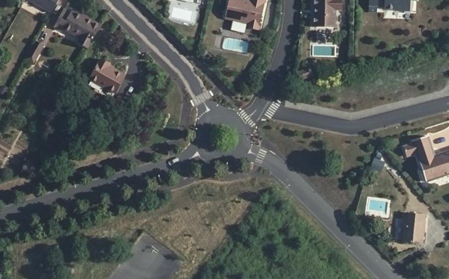 Vue aérienne du Rond-point anonyme n°51547650