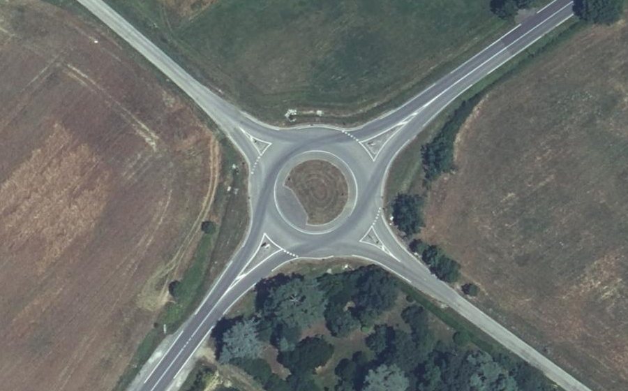 Vue aérienne du Rond-point anonyme n°515640963