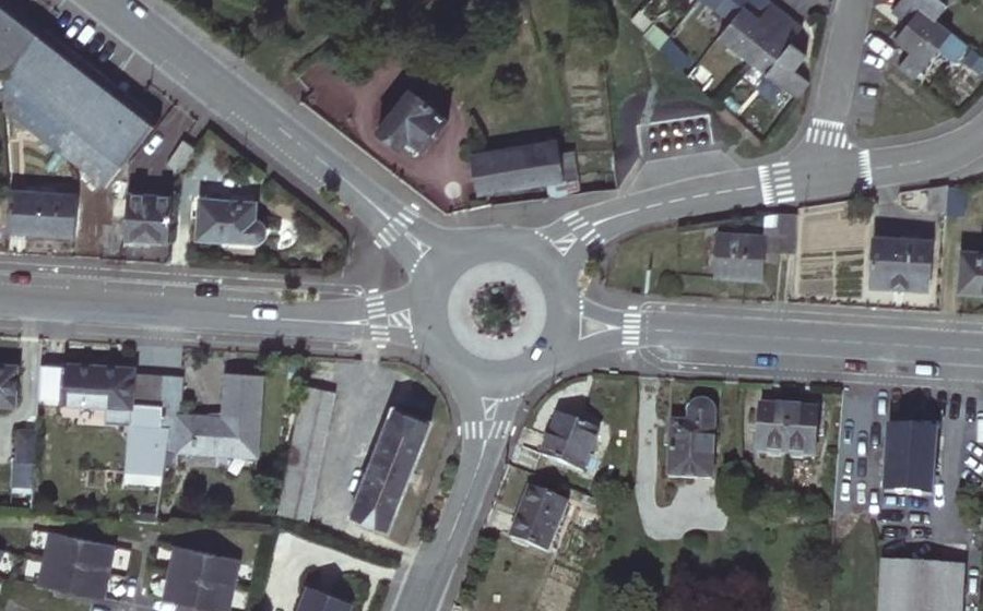Vue aérienne du Rond-point anonyme n°51568248