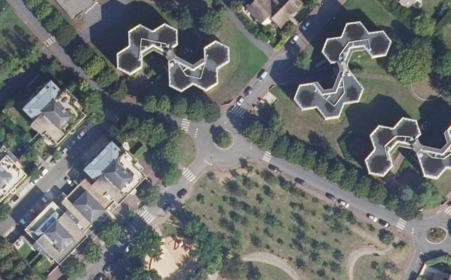 Vue aérienne du Rond-point anonyme n°51578811