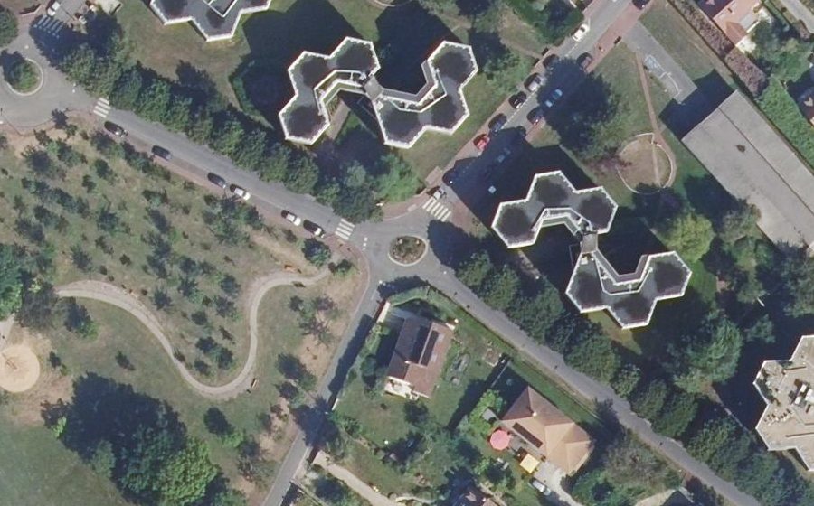 Vue aérienne du Rond-point anonyme n°51578816