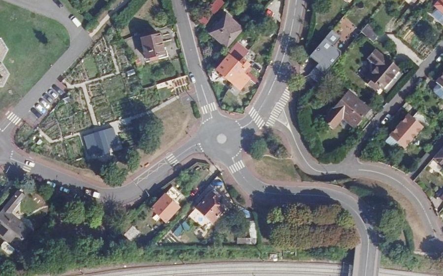 Vue aérienne du Rond-point anonyme n°51578818