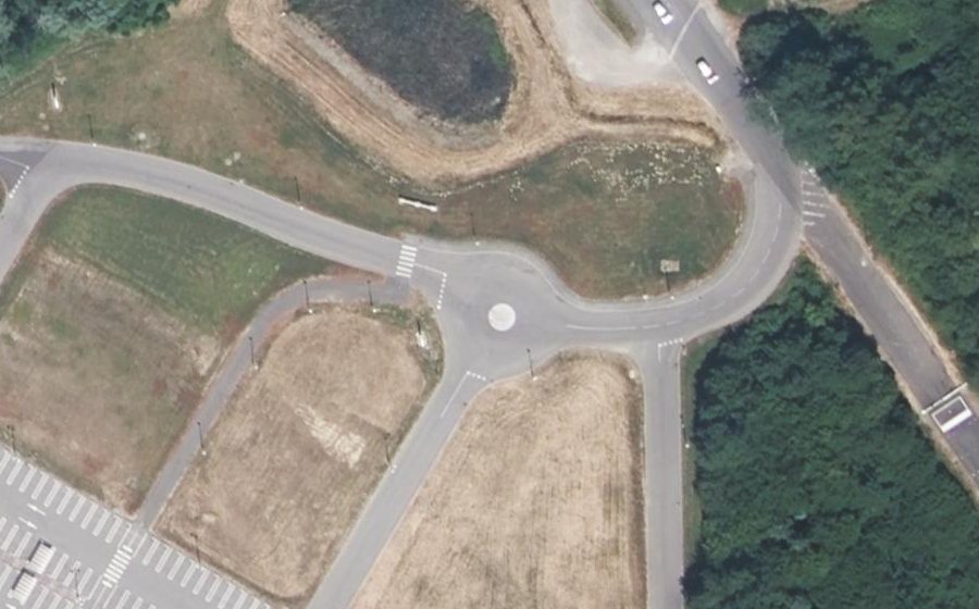 Vue aérienne du Rond-point anonyme n°515937136