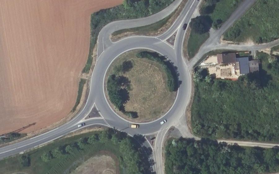 Vue aérienne du Rond-point anonyme n°51594305