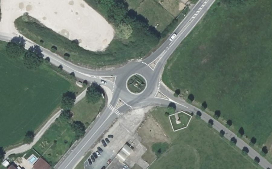 Vue aérienne du Rond-point anonyme n°51599651